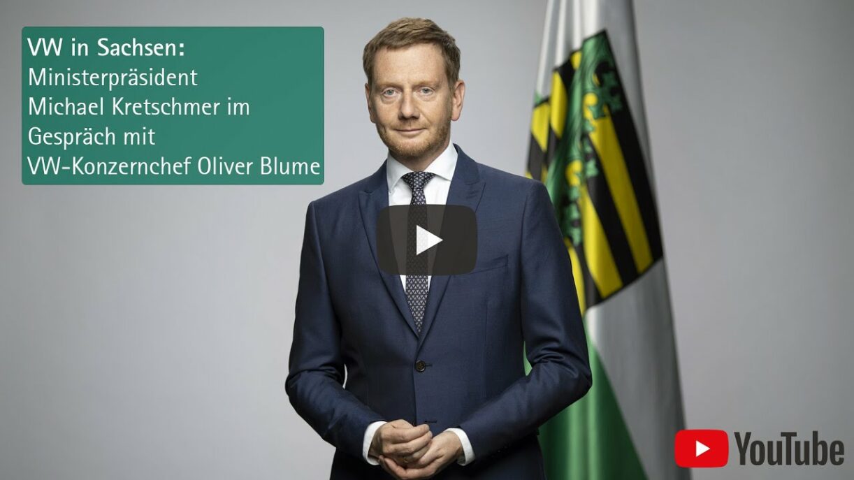 VW in Sachsen: Ministerpräsident Michael Kretschmer im Gespräch mit VW-Chef Oliver Blume