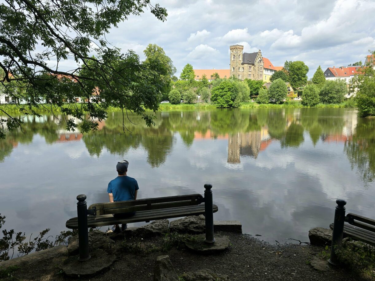 Am Baderteich in Ronneburg - Blick zum Schloss.