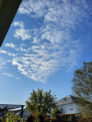 Sonntag, Wolken, blauer Himmel