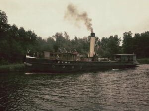 Traditionsdampfer "Elbe" auf dem Elbe-Lübeck-Kanal