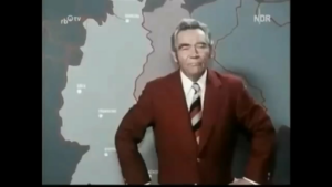 Der deutsche Komiker und Fernsehmoderator Peter Frankenfeld zeigt 1973 die verschiedenen deutschen Dialekte und wie sehr sich die Intonation und der Rhythmus von Ort zu Ort ändern. Gold!