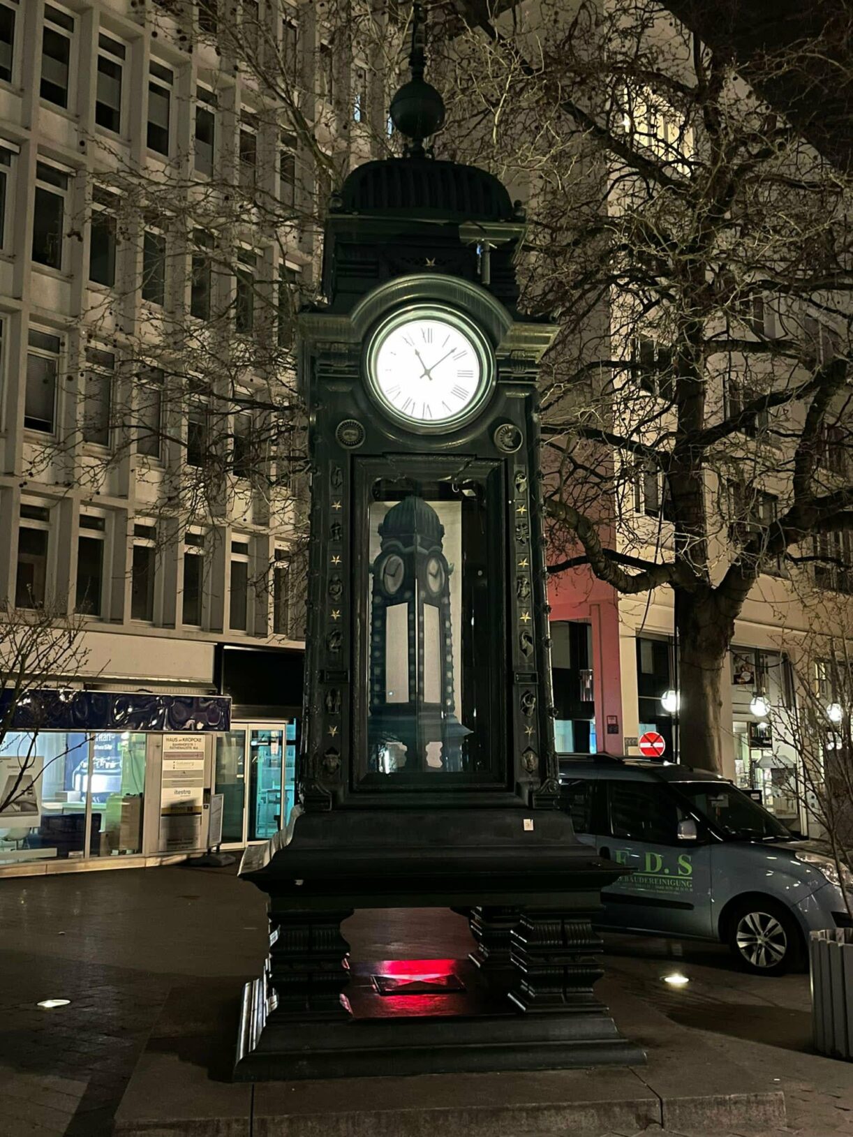 Die Kröpcke Uhr ist schwanger | Hannover - von kawur4life