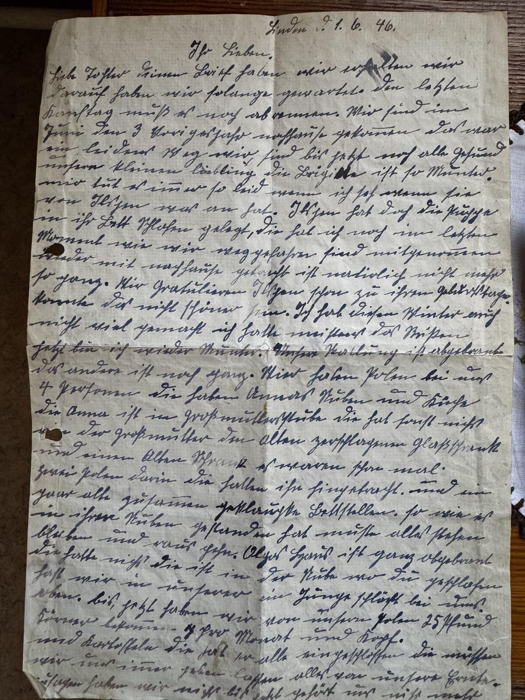 Ich habe hier einen Brief den meine Oma nicht richtig lesen kann, ich leider genau so wenig. Kann das eventuell jemand entziffern?