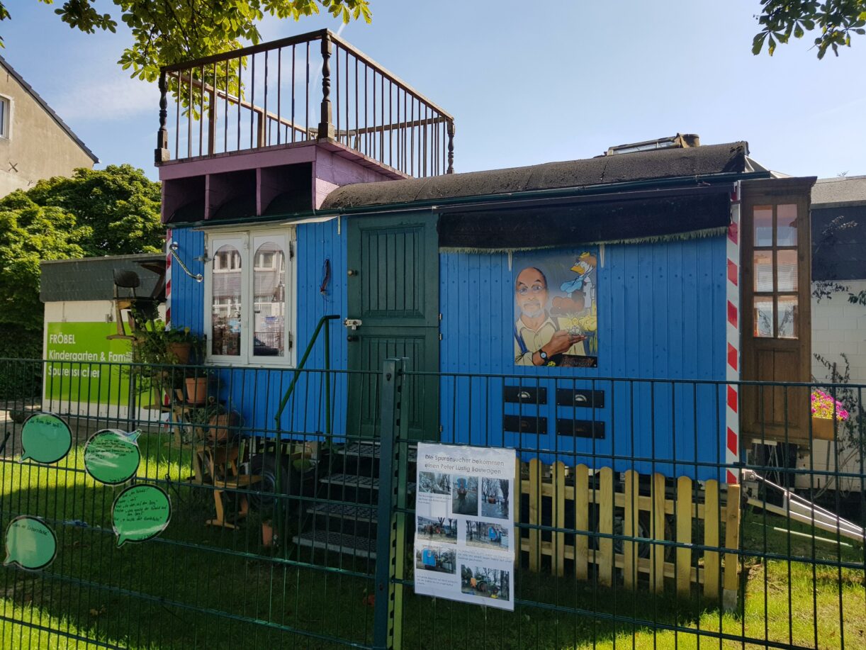 In diesem Kölner Kindergarten steht ein originalgetreuer Nachbau von Peter Lustigs Bauwagen aus Löwenzahn