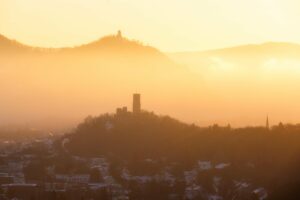 Sonnenaufgang in Bonn mit Blick auf den Drachenfels