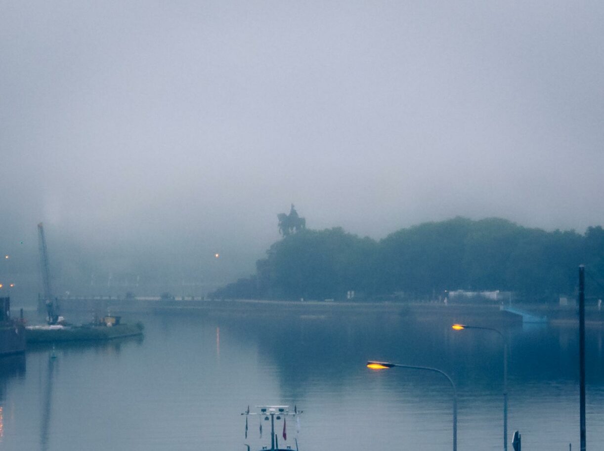 Von der Balduinbrücke an einem nebligen Morgen geschossen |by AlphaRatte