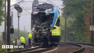 Zwei Personen in Deutsch Zugunglück getötet - BBC News