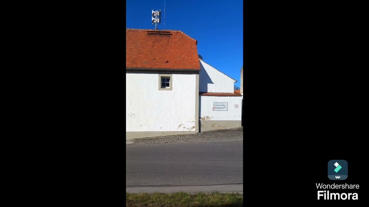 Eci1200 Sirenenprobealarm auf Gebäude in panschwitz Ortteil kuckau in Sachsen am 19.03.2025.