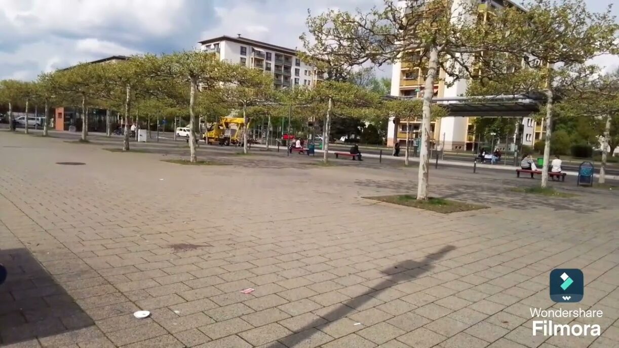 Ds977 Sirenenprobealarm auf Hochhaus am Lausitzer Platz in Hoyerswerda neustadt in Sachsen.