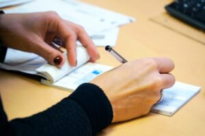 Verwaltungsmitarbeiter *in Sachbearbeiter*in Verwaltung und Controlling