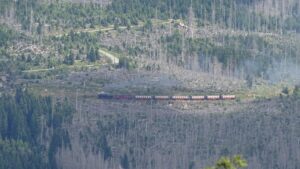 Der Dampfzug erklimmt den Brocken. Foto vom Wurmberg.