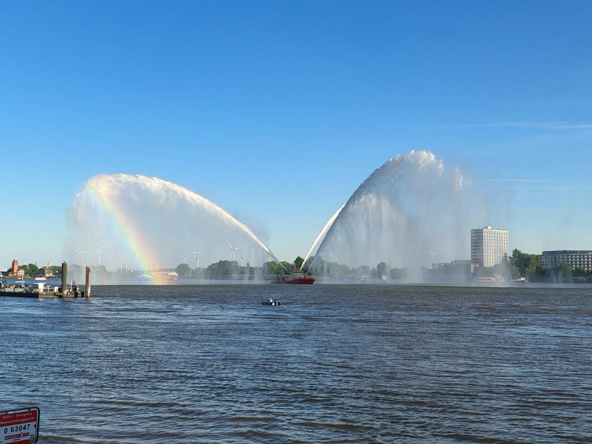 Löschboot, Hamburger Hafengeburtstag 12.05.25, Auslaufparade