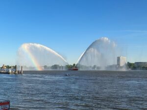 Löschboot, Hamburger Hafengeburtstag 12.05.25, Auslaufparade